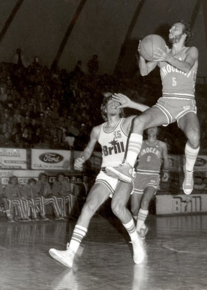 Iellini in entrata, con Nizza e Brumatti